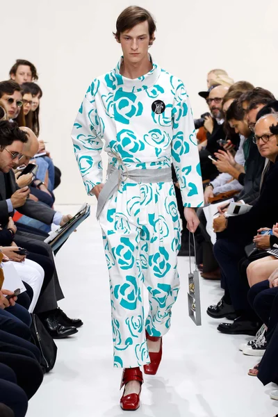 Look 1